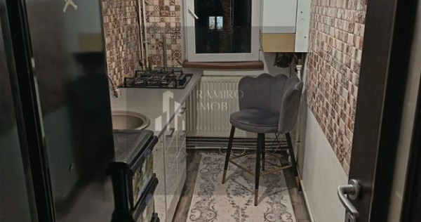 Apartament 3 camere semidecomandat