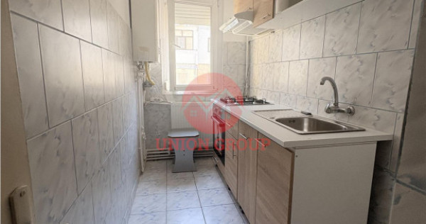 Apartament 3 camere semidecomandat N#259;vodari