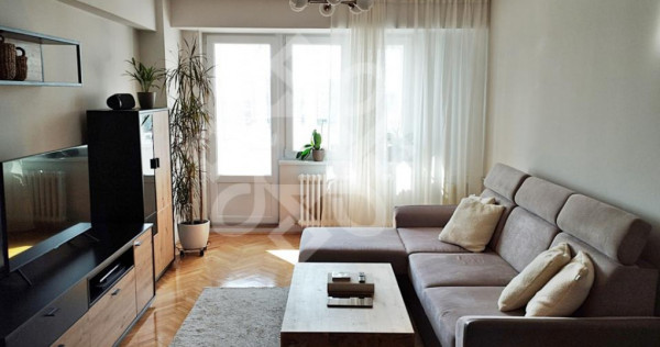 Apartament cu 3 camere si loc de parcare, zona Decebal