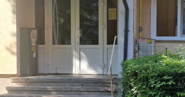 Proprietar, vand apartament 4 camere, nemobilat, central