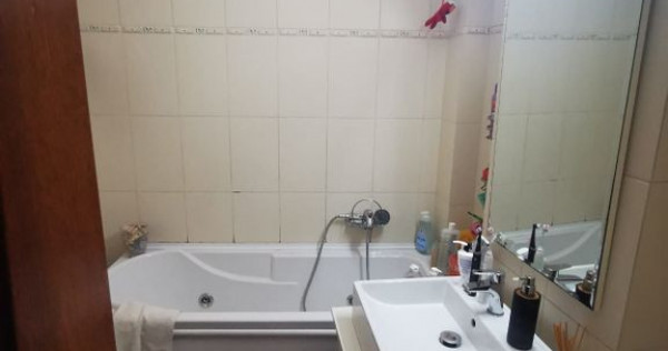 De vanzare apart. cu 3 camere, Complex Vega, Ultimul Leu,...