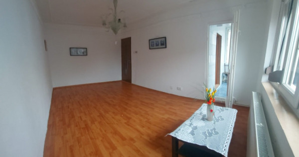 Apartament 3 camere Micro 21, etaj 2/4