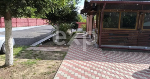 Casă deosebită 5 camere, 2100 mp teren, livadă &ndash; Mălur
