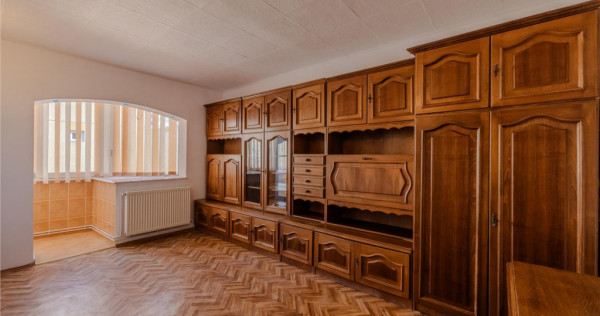 Apartament decomandat, 2 camere, insorit, balcon, loc parcar