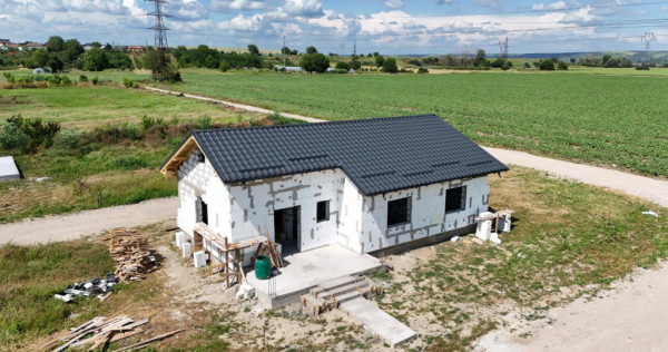 Casă &icirc;n construcție de v&acirc;nzare, 124 mp, zona Nord