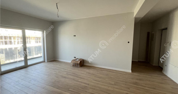 Apartament de 3 camere cu 2 bai si 2 balcoane la etajul 1 in
