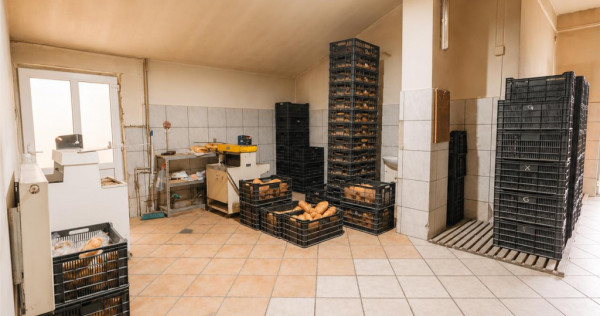 Spatiu comercial afacere functionala: brutarie,rute de distr