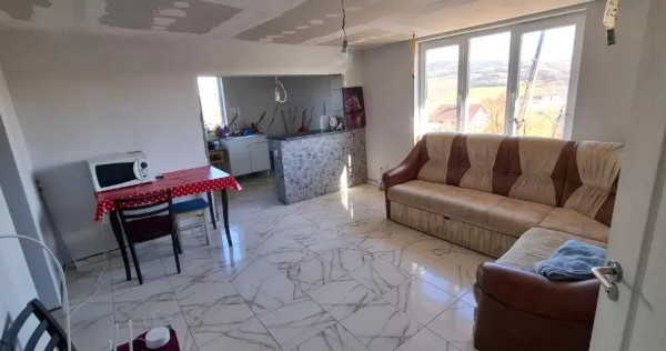 Casă renovată cu teren &icirc;n Sărmașel Gară