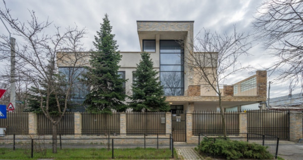 Casa moderna cu influente mediteraneene l Jandarmeriei