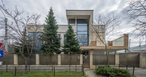 Casa moderna cu influente mediteraneene l Jandarmeriei