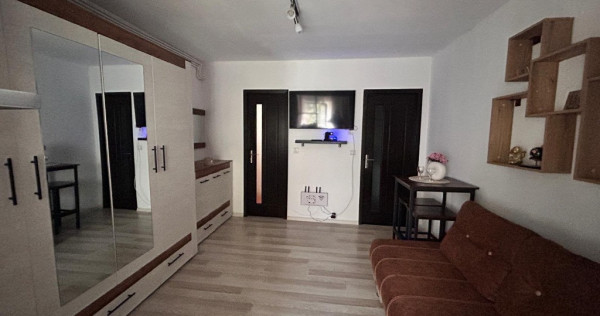 Garsonieră de v&acirc;nzare ( in bloc de apartamente ) central