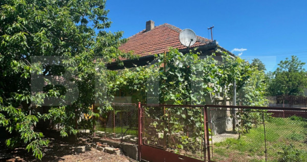 CASA 3 CAMERE si TEREN 4348 mp,ZONA CRISENI