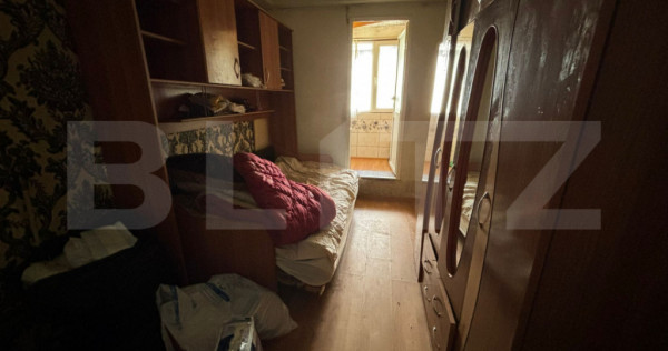 Cameră de cămin cu balcon, etaj 1, 12 mp, zona Nicolina