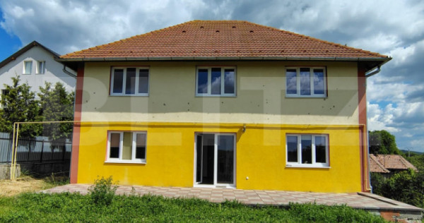 Casa individuala remarcabilă cu 6 camere, 360 mp, teren 447