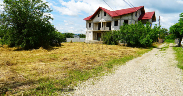 Duplex la rosu in Aninoasa/ 220 mp/ 500 mp teren/ Zona supe