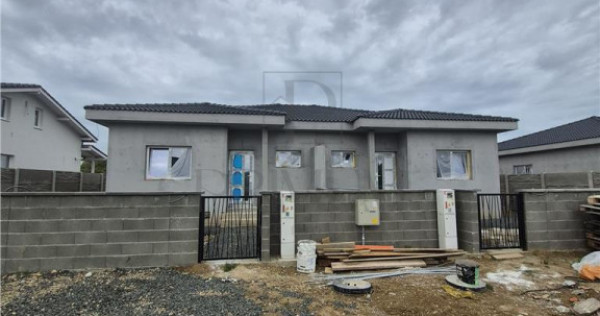 Duplex pe parter - 2 dormitoare - 2 bai - zona in dezvoltare