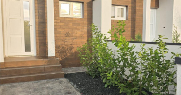 Duplex pe parter - 2 dormitoare - 2 bai - zona in dezvoltare