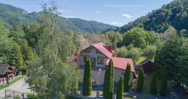Casă de vacanță cu 9 camere de v&acirc;nzare Moieciu de Jos