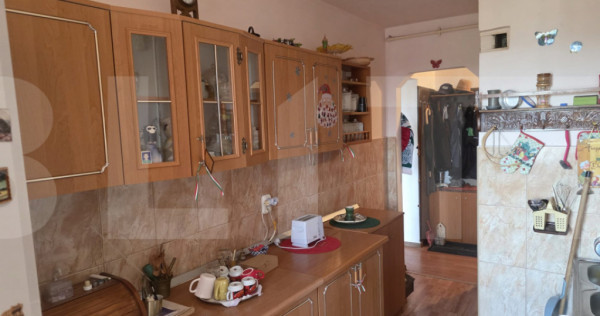 Apartament cu 2 camere decomandate.