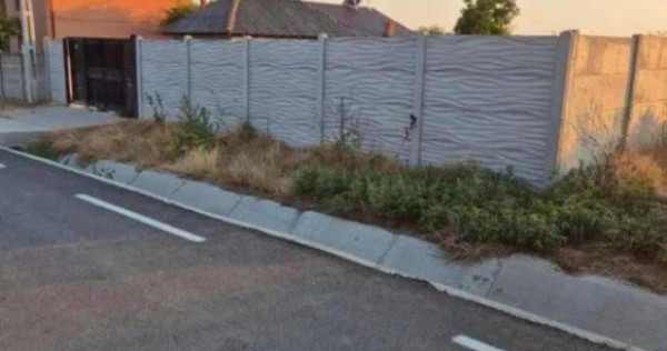 Teren intravilan imprejmuit 1000 mp, total 2550 mp, zona Arg