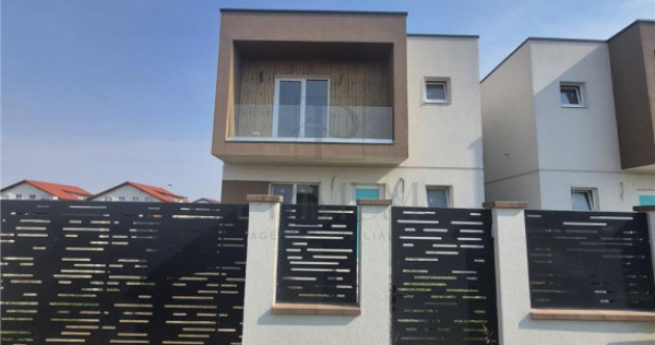 Duplex modern - despartit prin camera tehnica - zona f buna