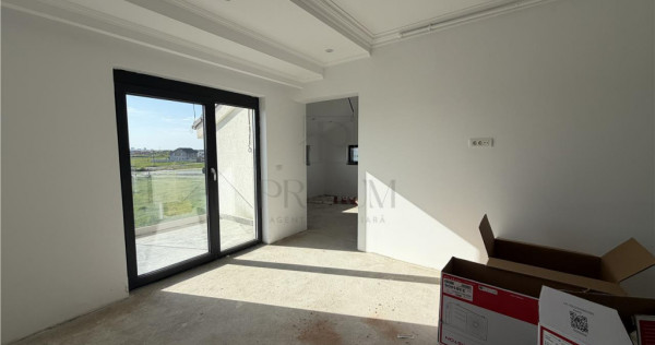 Apartament 3 camere - bucatarie separata - curte proprie