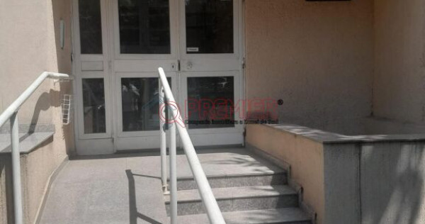 Garsonieră renovată, parter, ideală pentru cabinet sau