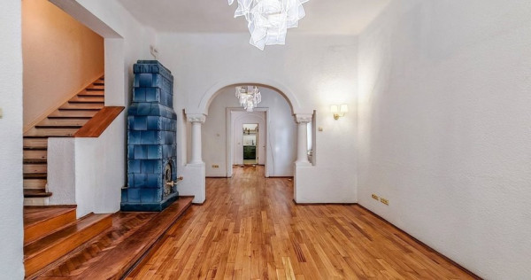Vilă spațioasă de &icirc;nchiriat, 11 camere, București