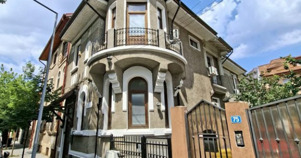 Vilă spațioasă de &icirc;nchiriat, 11 camere, București