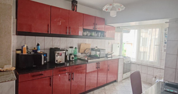 Apartament cu 4 camere, decomandat, 90 mp utili, zonă Repub