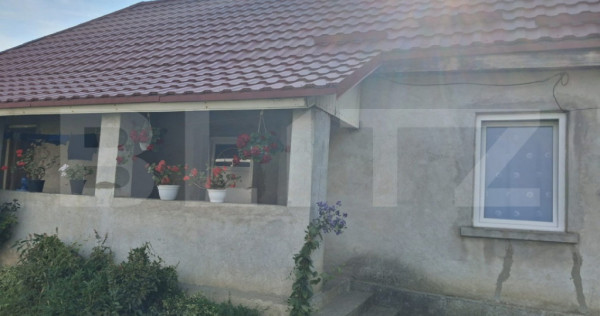 Casa 2 camere, 52 mp, teren 2590 mp, zona Caraseu