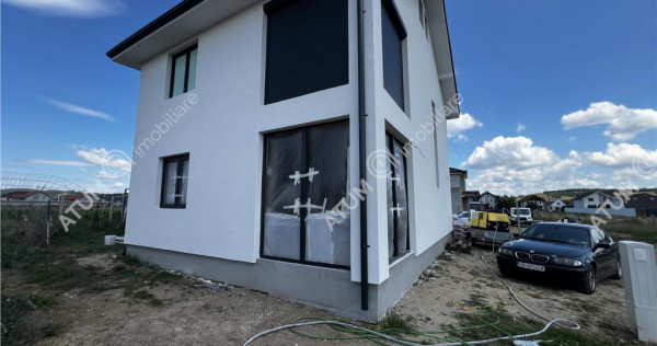 Casa individuala cu 4 camere si teren de 310 mp in Cristian