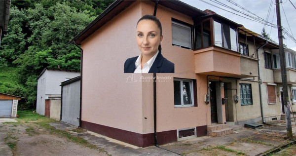 Resita Casa 5 Cam D-P-Etj.1 Ms si Curte