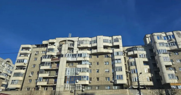 Vand apartament 3 camere, et. 6/7, Calea Bucuresti, Piata Centrala