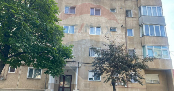 Apartament cu 3 camere de v&acirc;nzare &icirc;n zona Centrala, Fag...