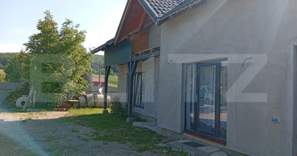 Casă de v&acirc;nzare, 120 mp, zona Ivănești, comuna Livezeni