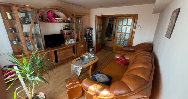 Apartament 3 camere decomandate, et 4 , Craiovita Noua