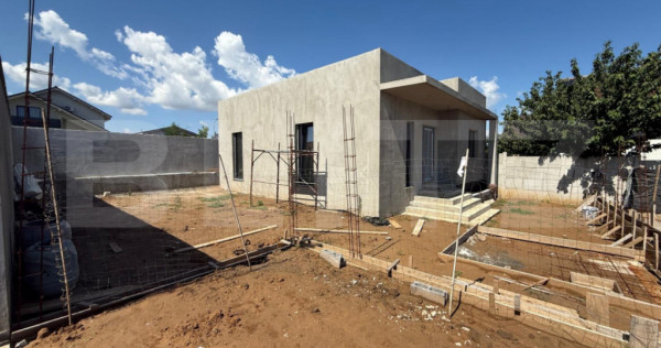 Casa parter, 65 mp utili, 220 mp teren, zona Damila