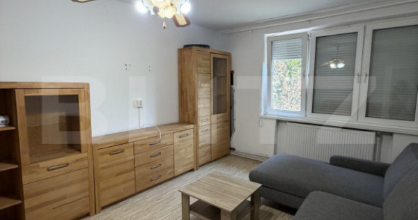 Apartament cu 3 camere de v&acirc;nzare, &icirc;n Cornișa, l&acirc;ngă UM