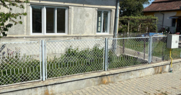 Casa de vanzare, 130 mp, zona Central - Ocna Mures