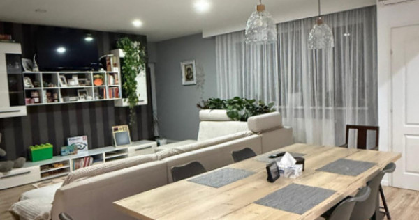 Apartament de vanzare semidecomandat ,3 camere 80 mp , zona