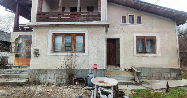 Casă tradițională cu etaj și teren 2.080 mp | Cadastru ?