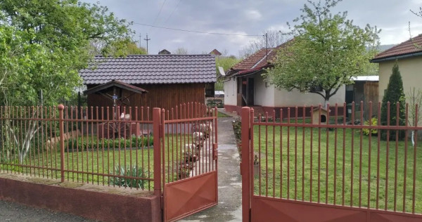 V&acirc;nd casa cu teren in Brănișca