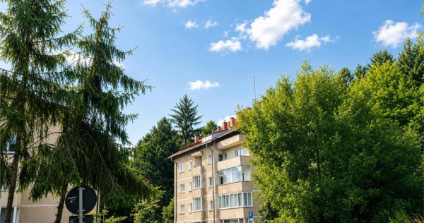 Drumul Poienii .LIvada Postei: 3 camere decomandate,2 balcoa