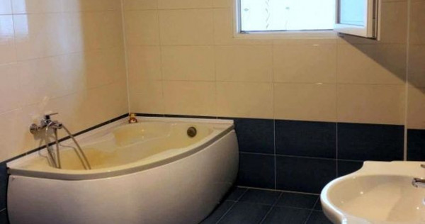 De vanzare apartament cu 3 camere, General, etaj 5/5 cu l...