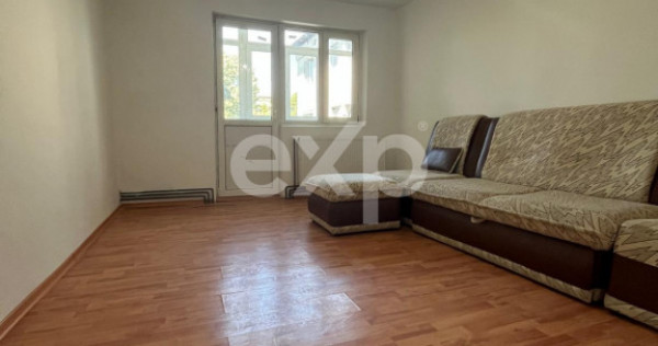 Vanzare 2 camere curat liber decomandat et 3 central Gaesti