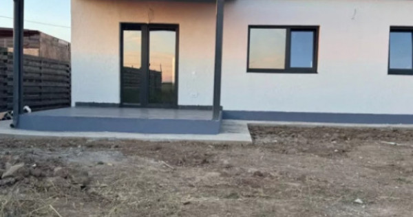 Casa individuala de vanzare, 126 mp, teren 700 mp, zona Piel