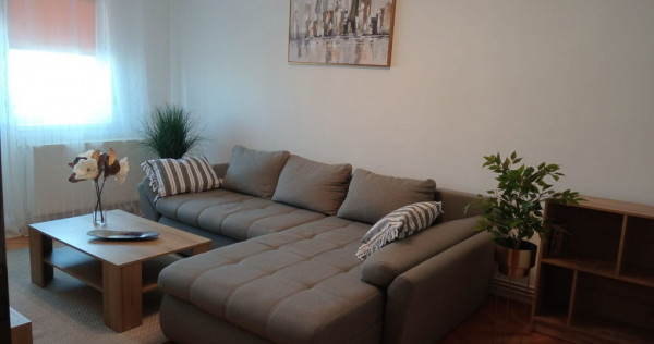 Apartament decomandat de inchiriat zona Sub Arini