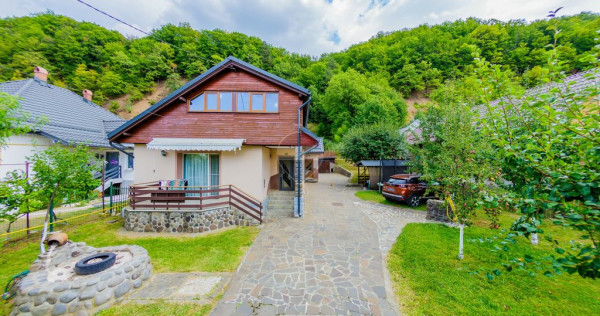 CASA cu TEREN generos , in linistea naturii