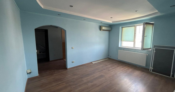 Apartament cu 3 camere, de , zona sud, scoala 8